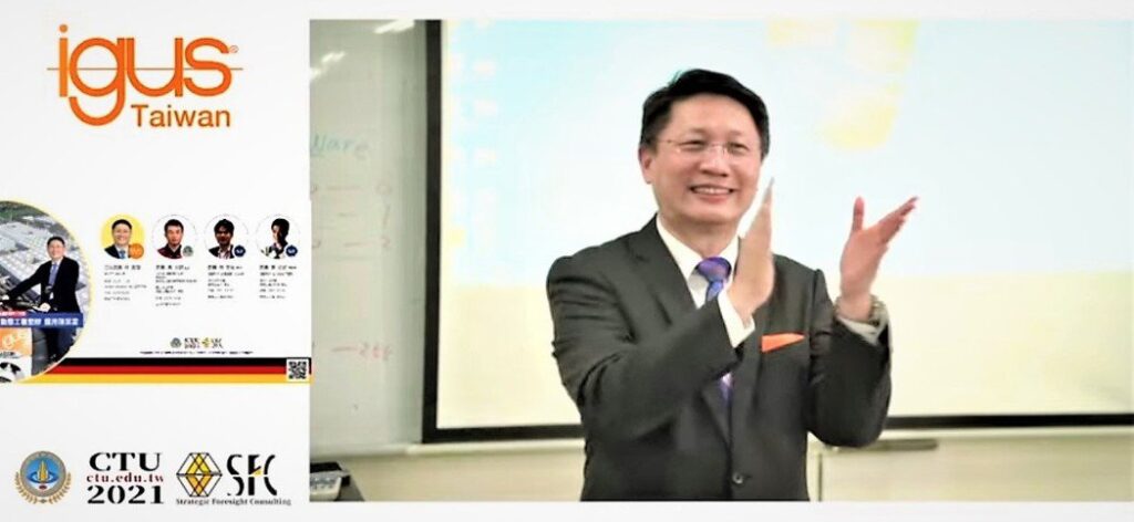 台灣易格斯(igus)總經理林廣耀，很開心讓學生瞭解動態工程塑膠在世界興起的趨勢；啟發學生可以舉一反三，將乾式科技等應用，設計用在各種改善上。圖/策略遠矚顧問公司提供