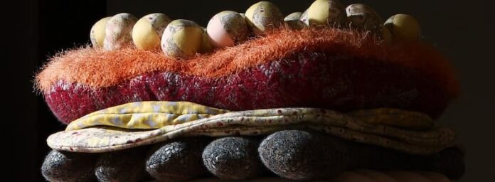 | 幸福米糕塔，2014，布料、化纖棉，90×182×182 cm，局部