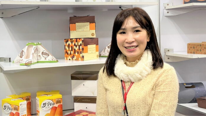 零塑食代來臨，立昌總經理陳昱臻站到第一線推廣，這是今年第二度參加烘焙展，藉以近距離接觸目標客戶。圖 / 策略風知識新聞網