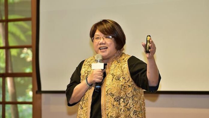 芙彤園執行長詹茹惠說,芙彤園所有洗沐用品、精油、香草茶,都是100%從土裡長出來,而且完全從台東產地直送!圖 / 芙彤園提供 芙彤園執行長詹茹惠說,芙彤園所有洗沐用品、精油、香草茶,都是100%從土裡長出來,而且完全從台東產地直送!圖 / 芙彤園提供