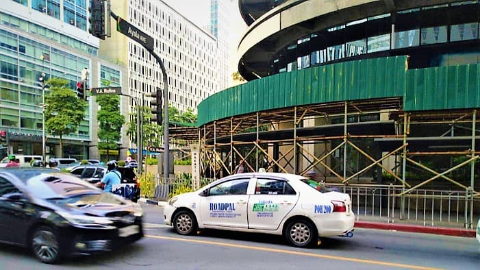 搭計程車很難遇到會誠實按錶收費的司機,尤其看到你是外國人後,都會開始跟你喊價,但偶爾也會遇到誠實的司機。圖 / 威力恩提供