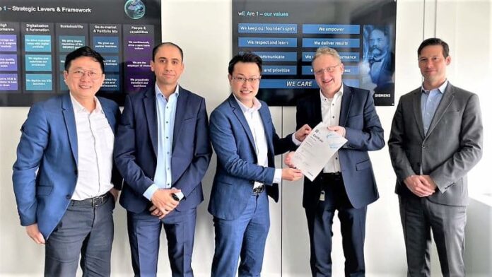 加雲聯網(ICP)在總經理廖佑晟領航下，成為台灣第一個、全球第七個西門子認證解決方案合作夥伴。圖左起: 西門子基礎建設事業部協理余成章、 Sales Director-Adnane Azmani、加雲聯網總經理廖佑晟、Global Director of Sales - Martin Berndsen(SI EA S CP)、Head of SI EM - Fabian Bergeron。圖 / 加雲聯網提供