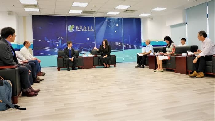 台灣海洋能發展協會理事長莊閔傑偕同富連海總經理韓志翔、台灣明耐洋流陳勇隆經理、太平洋電線電纜邱孝賢董事、楷玟國際蔡源楨總經理等一行拜會海委會，由副主委洪文玲接見。 圖 / 台灣海洋能發展協會提供