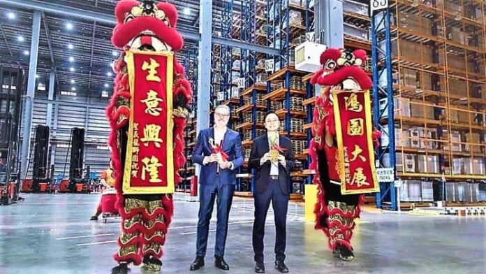 IKEA宜家家居物流中心下午在桃園觀音正式啟用，由DFI零售集團IKEA集團董事凌思卓主持、桃園市長張善政等貴賓參加啟用典禮，喜氣洋洋。 圖 / IKEA提供