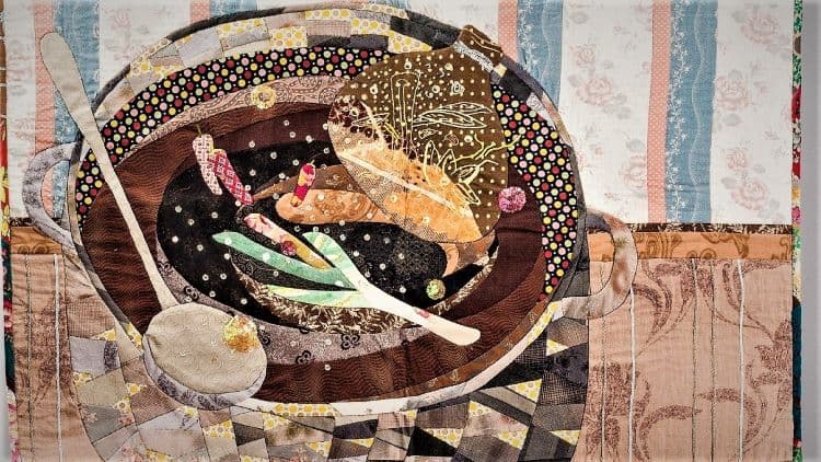 【圖2】潘娉玉，滷味的祕方 貼布繡畫 細節。攝影 / 劉俊佑