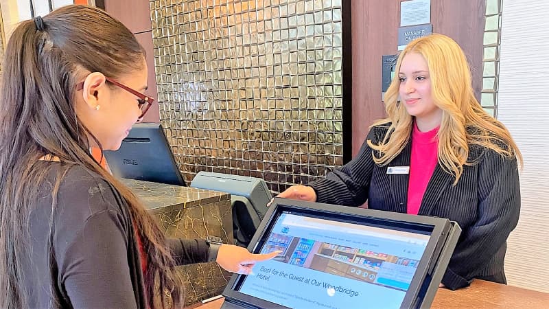 友井集團(Friendwell Management USA, LLC)認同柯極的理念與技術,馬上決定為旗下旅館品牌進行「懸浮觸控升級」,用行動杜絕公共空間交叉感染風險。 圖 / 友井集團 提供