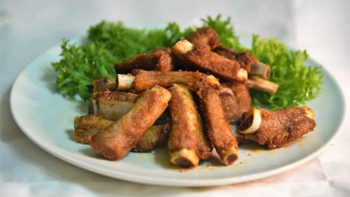 香酥支骨。表皮酥香,肉質軟嫩,十分美味。圖 / 劉秀嫻