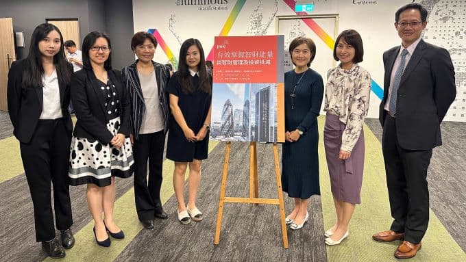 1101201 新竹場座談合影,圖右起:資誠稅務法律服務營運長許祺昌、稅務法律會計師劉欣萍、普華商務合夥律師鍾元珧、資策會科法所TIPS副主任鄒宗萱、資誠審計服務會計師鄭雅慧、普華商務資深律師鍾詩敏、專利師徐可瑜於。