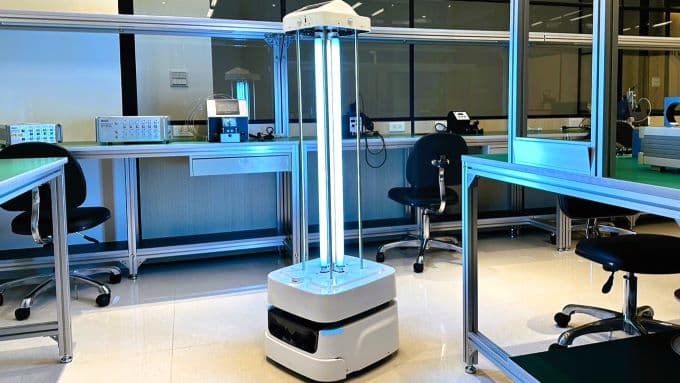 1106301 AI智慧型消毒機器人