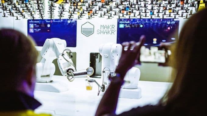 122201 KUKA 調酒機器人、酒吧