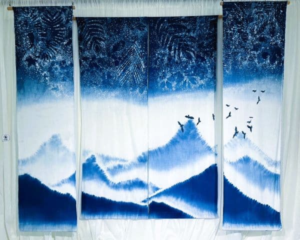 作品《眺望》由4件藍染連作組成,氣勢磅礡。