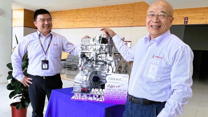 0311201 富田總經理張金鋒(右)與副總經理黃國信