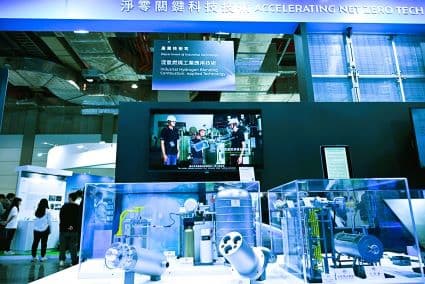 金屬中心開發全臺首創混氫燃燒器與測試驗證、輸儲系統，透過0-25%氫氣與天然氣混燒技術，可依據氫能供應情形調整燃料配比與參數，已與國內領導廠商志豪鍋爐合作開發混氫燃燒鍋爐，促進國內產業淨零轉型。