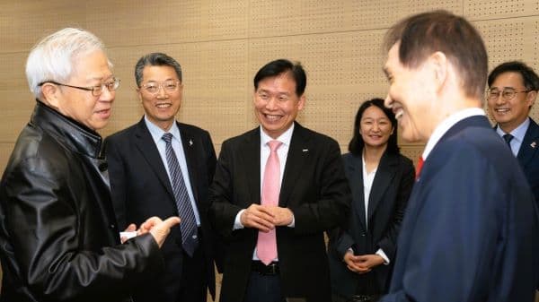 長庚大學湯明哲校長(左一)與KAIST訪問團相談甚歡。