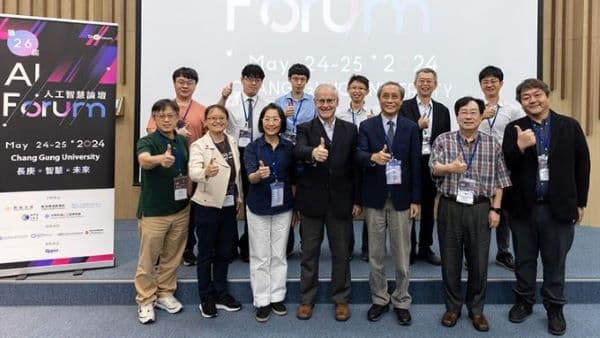 論壇第二天講者合影。