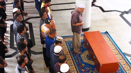 清真寺內一場喪禮
