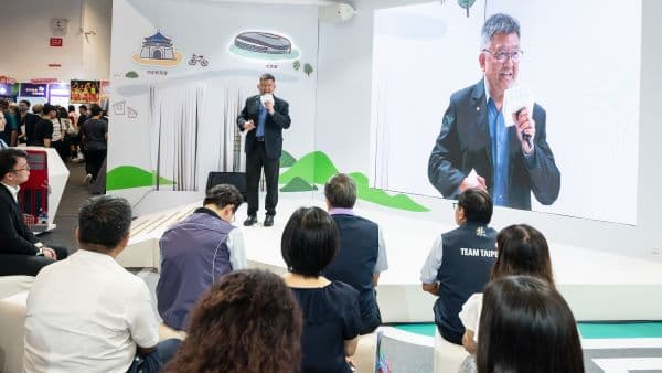 開幕介紹北市高齡者友善特色政策與成果,說明市府高齡友善政策亮點。