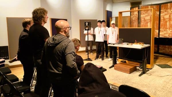 於IEEE IFEC決賽展示自主研發的音頻擴大機音樂表現性能，受到專業評審肯定。