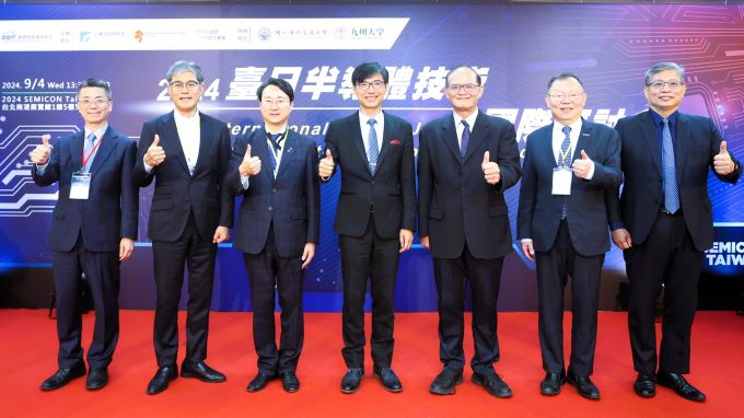 0905401 技術司長邱求慧(中)偕同工研院副院長胡竹生(右三)與SIIQ等嘉賓合影。