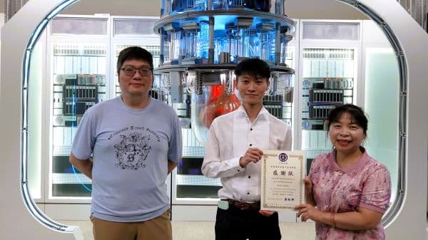 國際量子電腦SPINQ香港行政總裁張景泰(中)分享前沿的技術見解