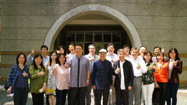 思源學會草創時在台大新聞所與黃光國教授討論學會未來的路向與經營事宜。