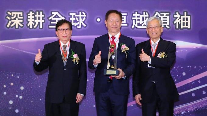1127101 潘文淵獎頒獎後合影。