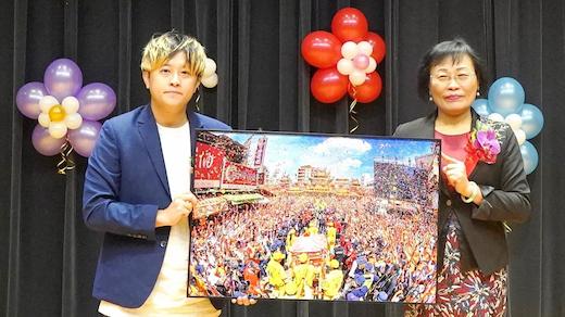 圖右起為育達科大校長吳菊、王呈哲