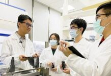 臺科洪維松創黑色魔毯 發電同步淨水 臺科大應科所教授洪維松與團隊