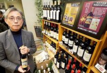 AI感應互動 三商讓零售店更聰明永續 三商家購董事總經理邱光隆於智慧零售體驗店 2.0親身導覽一隅