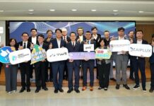 AI新創創櫃啟航 首批3企業啟動輔導 AI新創創櫃啟航計畫入選企業投資推薦夥伴與會貴賓合影。櫃買中心董事長簡立忠(右6)、總經理陳麗卿(右4)、台智雲總經理吳漢章(左5)、財務長謝家禎(左4)、AI超算加速器計畫執行長周秉輝(左3)、資誠審計服務營運長林永智(右5)、幕僚長暨審計服務會計師張淑瓊(左1)