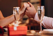 晶華首推情人週 海洋黑鑽奢華佐餐 台北晶華酒店因應西洋情人節的到來,ROBIN’S牛排屋與鐵板燒共同推出「情人節限定海陸套餐」,為戀人打造專屬的用餐體驗