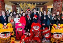 晶華馬年開紅盤 單日餐飲突破4500萬 晶華馬年業績開紅盤。晶華董事總經理吳偉正率團隊開心迎舞獅賀新春,讓春節效應持續發酵並為亮麗的馬年營運成績,奠定好的開始。