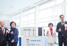 長庚國際日本湯淺 工商儲能大阪出發 日本湯淺M&B與長庚國際能源宣布啟動策略合作切入商業級儲能系統,支援日本2030年10GW儲能目標,圖左起為湯淺M&B會長松田憲二、長庚國際能源董事長王貴雲、湯淺M&B社長松田真理、長庚國際能源執行長陳信生